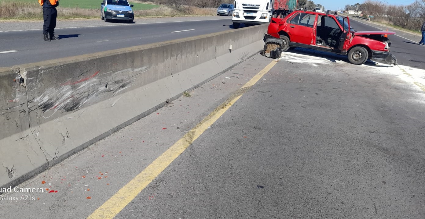 Violento Choque Entre Un Cami N Y Un Auto En La Ruta Canal Verte